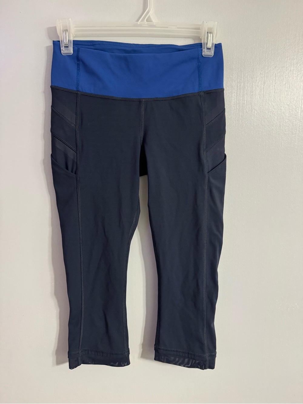 lululemon athletica Pilates Black Capri Leggings with Blue Waistband Size 4